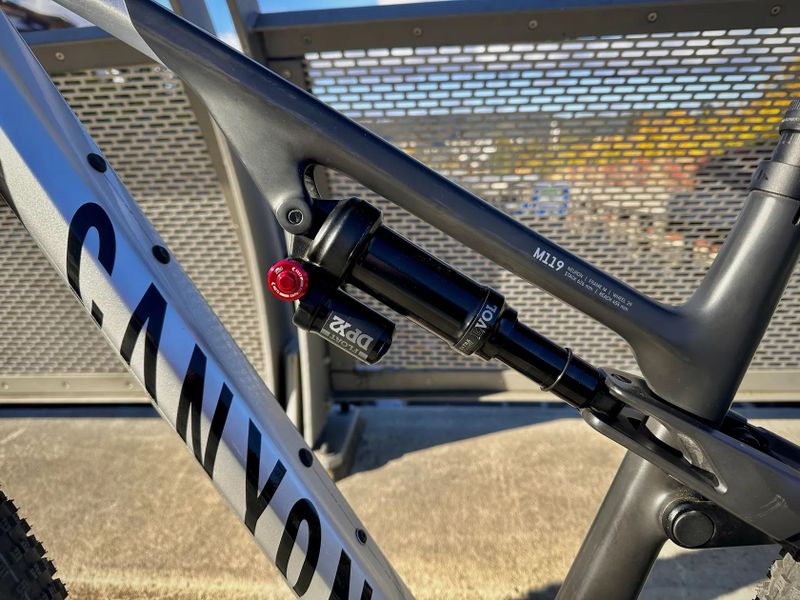 Canyon Neuron CF 8 2023 vel. M – FOX 36, SRAM GX AXS, TOP