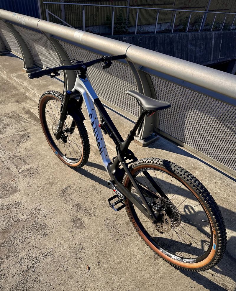 Canyon Neuron CF 8 2023 vel. M – FOX 36, SRAM GX AXS, TOP