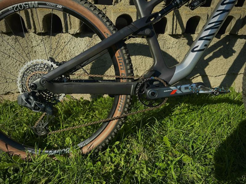 Canyon Neuron CF 8 2023 vel. M – FOX 36, SRAM GX AXS, TOP