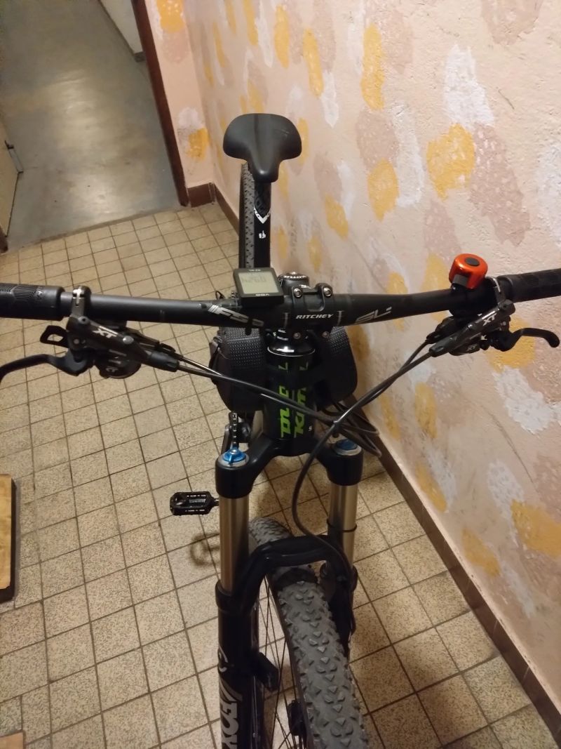 Celo odpružené kolo