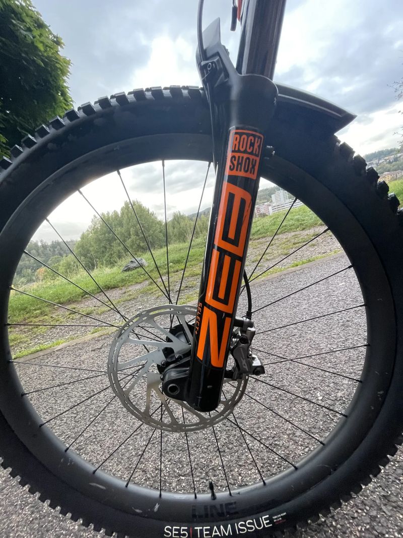 Trek Slash 9.8 XT – 2022, velikost M/L, 29”