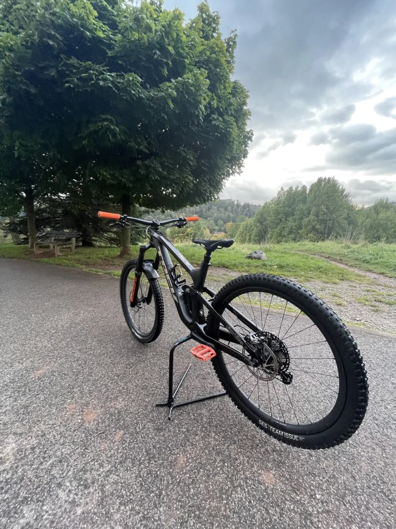 Trek Slash 9.8 XT – 2022, velikost M/L, 29”