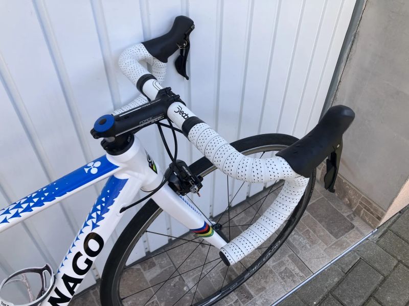DĚTSKÉ SILNIČNÍ KOLO NEBO KOLO PRO MALOU POSTAVU