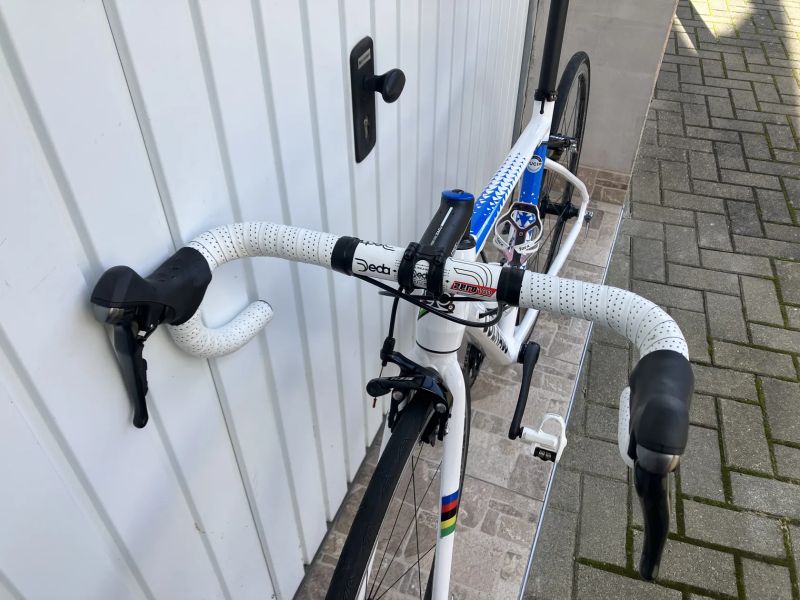 DĚTSKÉ SILNIČNÍ KOLO NEBO KOLO PRO MALOU POSTAVU