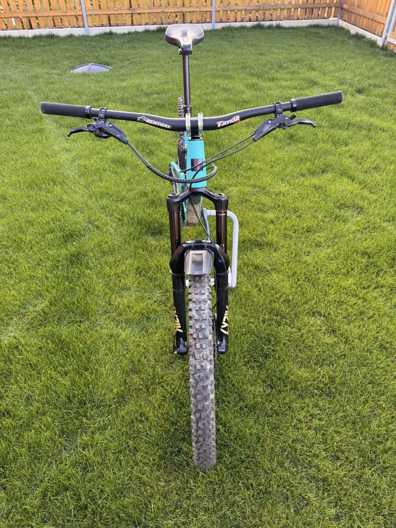 Santa Cruz Bronson V3 CC – velikost L
