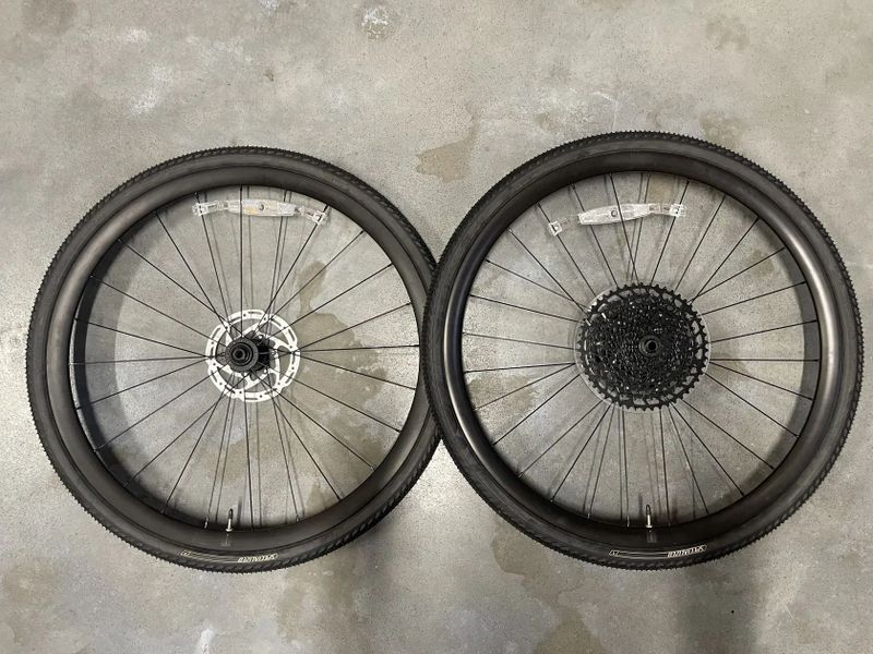 Nové komponenty – kompletní jízdní kolo: zapletená 29“ kola + brzdy + řazení + kokpit