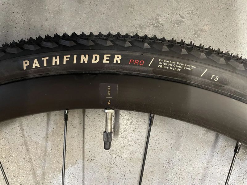 Nové komponenty – kompletní jízdní kolo: zapletená 29“ kola + brzdy + řazení + kokpit