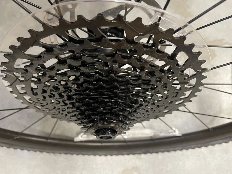 Nové komponenty – kompletní jízdní kolo: zapletená 29“ kola + brzdy + řazení + kokpit