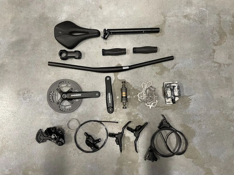 Nové komponenty – kompletní jízdní kolo: zapletená 29“ kola + brzdy + řazení + kokpit