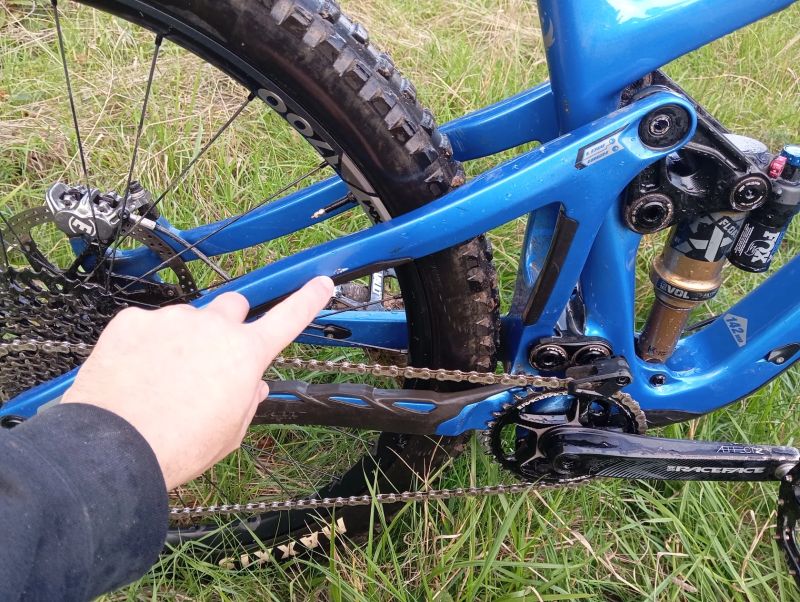 Pivot Cycles switchblade