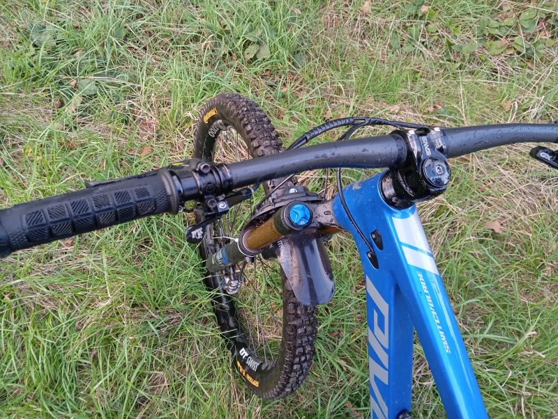 Pivot Cycles switchblade