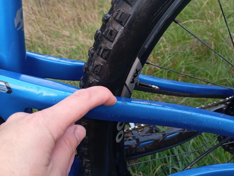 Pivot Cycles switchblade
