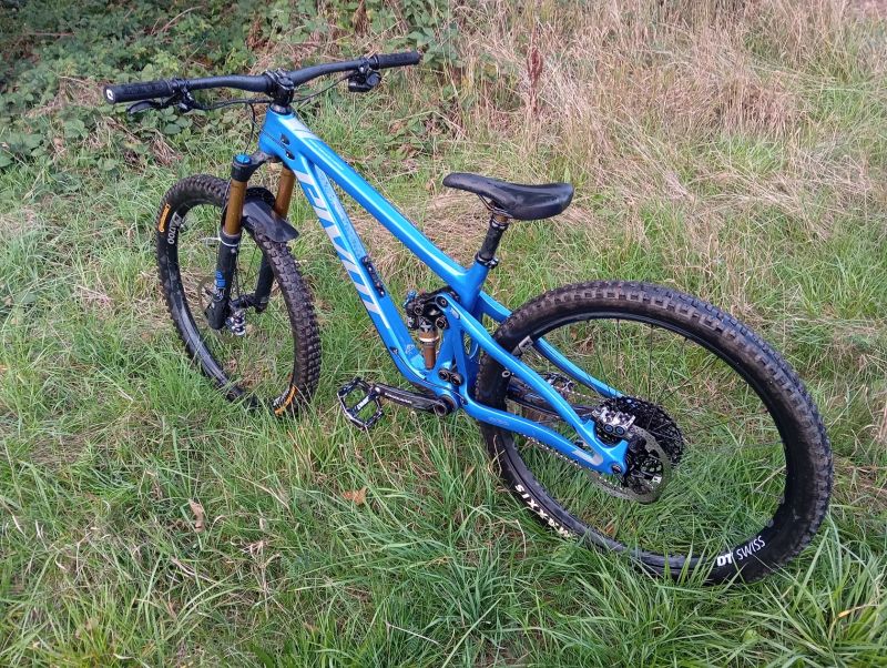 Pivot Cycles switchblade