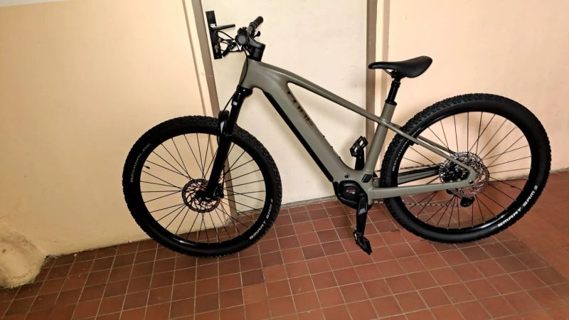 Cube Reaction Hybrid one 600