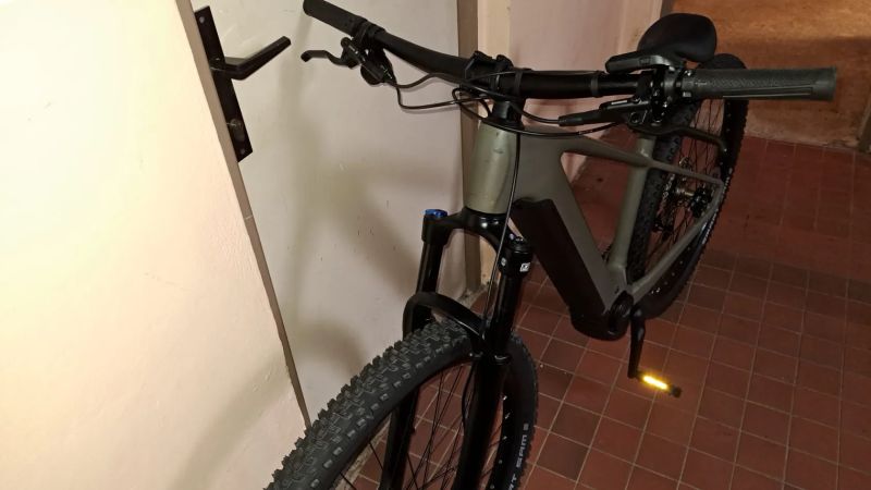 Cube Reaction Hybrid one 600