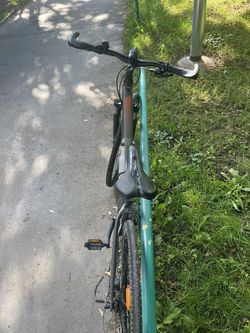 Decathlon - RIVERSIDE Trekové kolo 700 šedo-oranžové