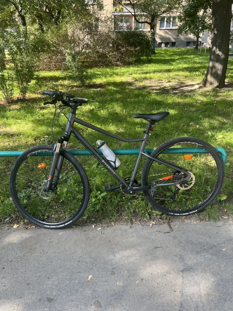 Decathlon - RIVERSIDE Trekové kolo 700 šedo-oranžové