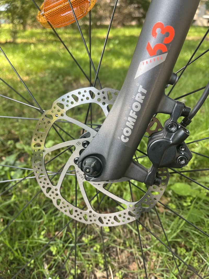 Decathlon - RIVERSIDE Trekové kolo 700 šedo-oranžové