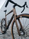 Gravel Focus Atlas 8.9 Carbon 2023 Rival eTap AXS 28" – velikost XL