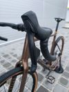 Gravel Focus Atlas 8.9 Carbon 2023 Rival eTap AXS 28" – velikost XL