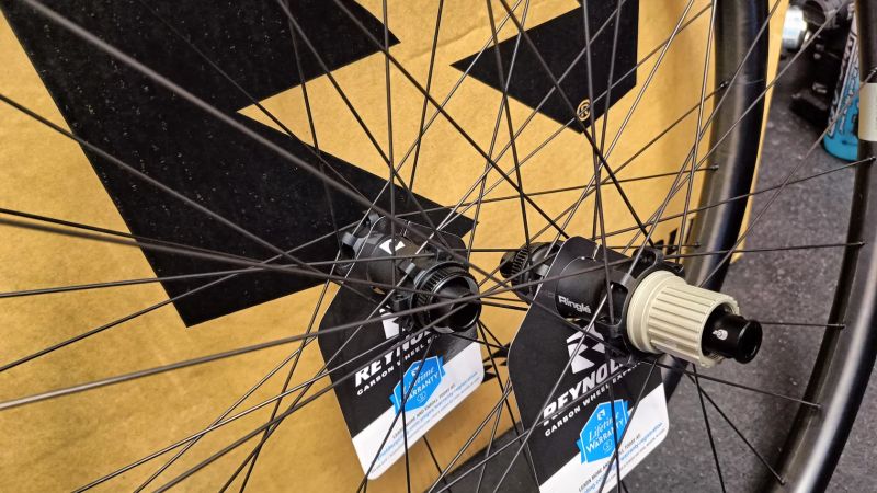 Nová carbon kola Reynolds TR329 - doživotní záruka