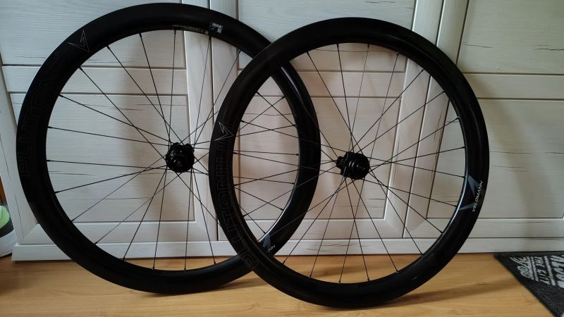 Nová Karbonová silniční 50mm kola nový model Bianchi Velomann Plutonium 50 TLR ořech Shimano