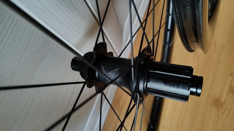 Nová Karbonová silniční 50mm kola nový model Bianchi Velomann Plutonium 50 TLR ořech Shimano