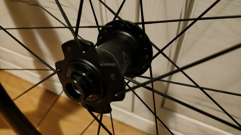 Nová Karbonová silniční 50mm kola nový model Bianchi Velomann Plutonium 50 TLR ořech Shimano