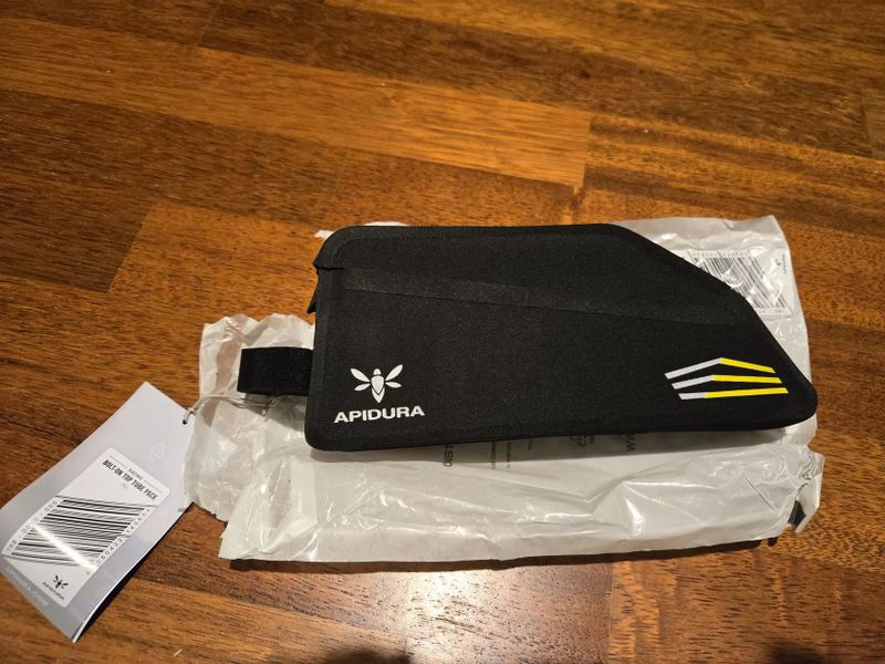 Apidura
