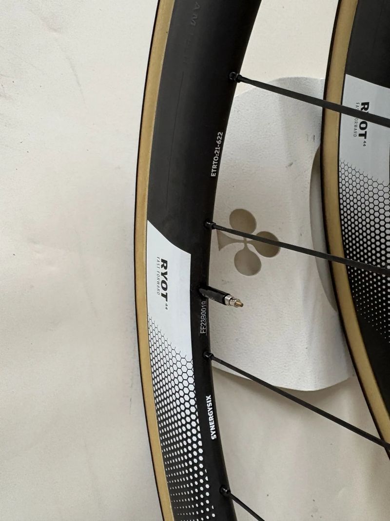 karbonová kola FFWD RYOT44 (44 mm) galusková