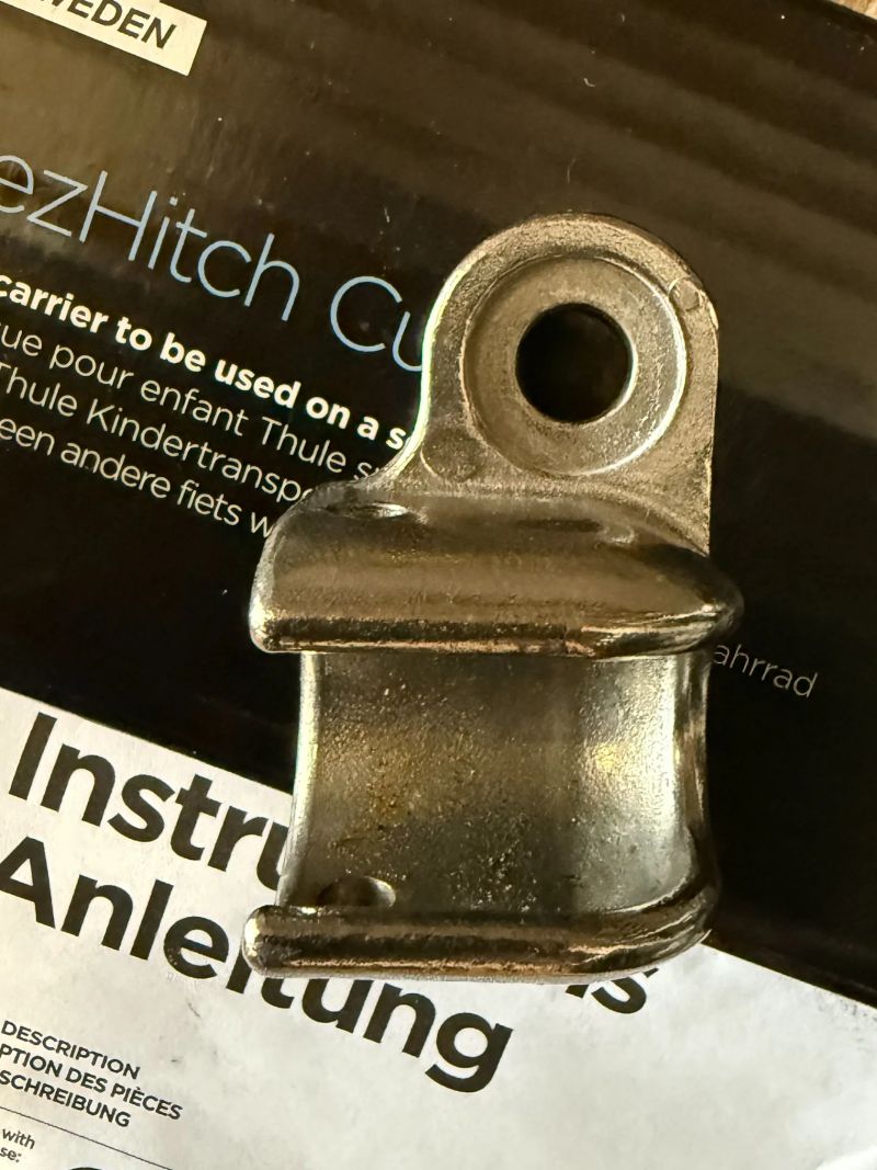 Thule Axle Mount ezHitch Cup (model 20110720)