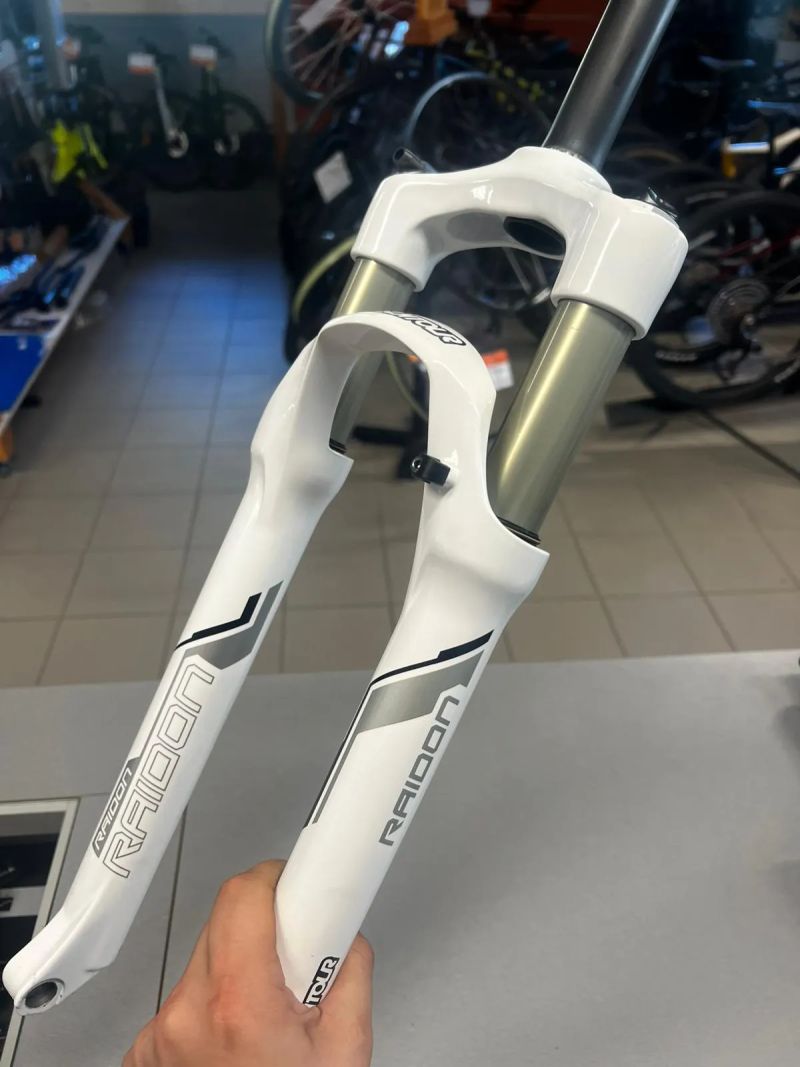 odpružená vidlice 27,5" SR Suntour Raidon XC RL-R 15x100 mm disc 1 1/8" bílá (ponížený zdvih 80 mm)