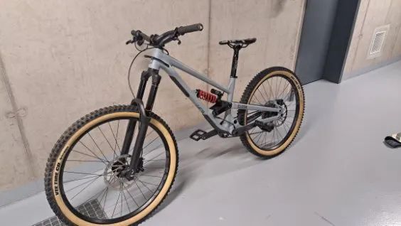 Prodám Commencal CLASH MMXXI