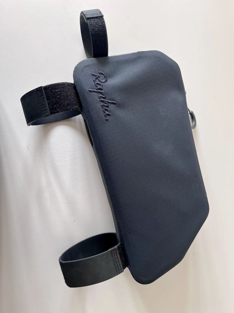Nová brašna na rám Rapha Explore Top Tube Bag - Vulcan / Asphalt