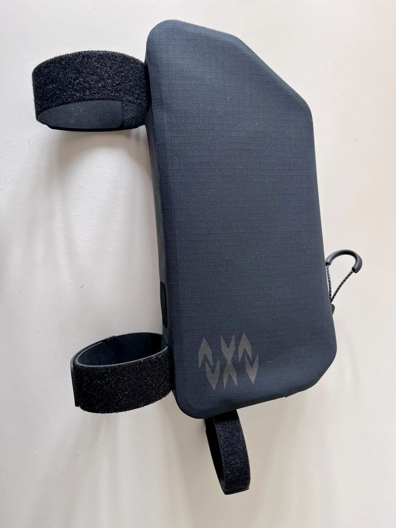 Nová brašna na rám Rapha Explore Top Tube Bag - Vulcan / Asphalt
