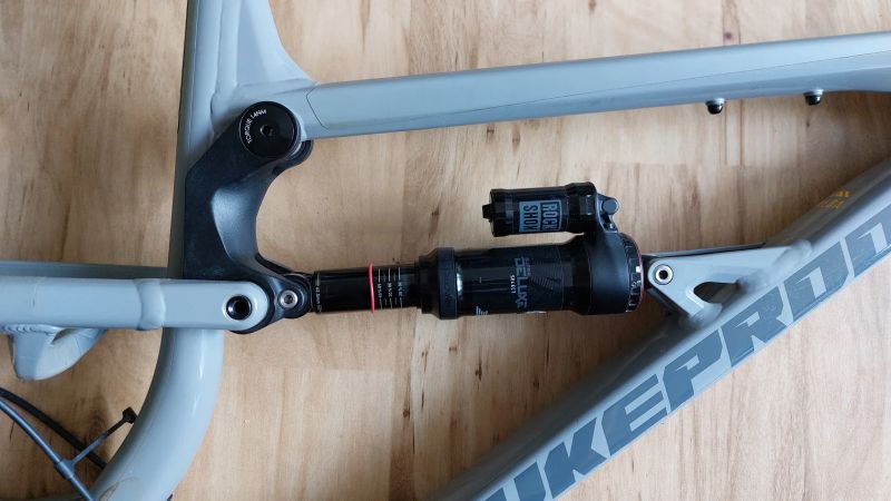 Rám Nukeproof Mega, poškozený