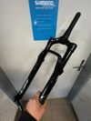 odpružené vidlice 27,5" FOX a Rock Shox (po servisu s guferami)