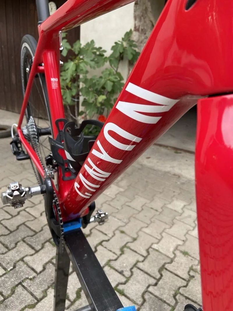 Canyon Ultimate CF SL - Campagnolo 11s
