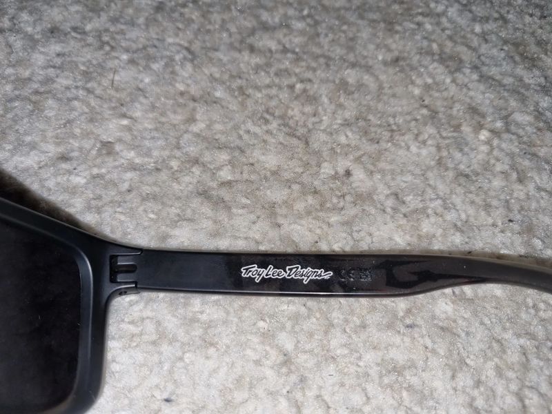 Nove original Slunecni bryle oakley Holbrook
