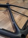 Nabízím NOVÝ karbonový rám Felt ve velikosti M / 29er / boost osa 12x148mm / tapered / 1170g