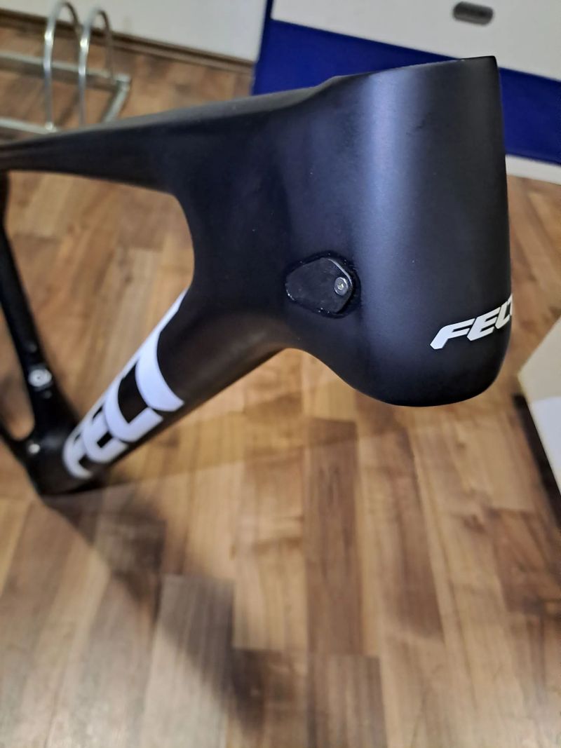 Nabízím NOVÝ karbonový rám Felt ve velikosti M / 29er / boost osa 12x148mm / tapered / 1170g
