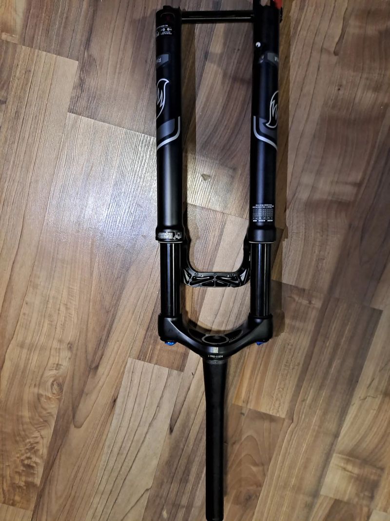 Nabízím NOVÝ karbonový rám Felt ve velikosti M / 29er / boost osa 12x148mm / tapered / 1170g