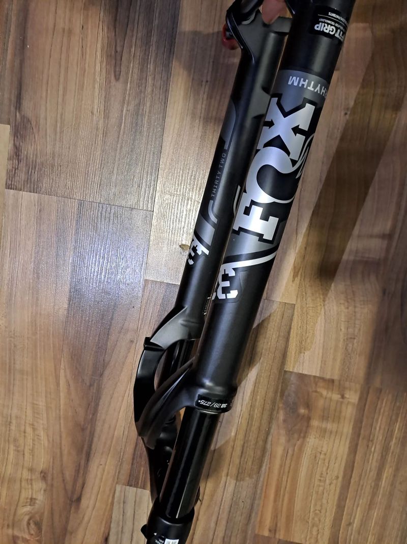 Nabízím NOVÝ karbonový rám Felt ve velikosti M / 29er / boost osa 12x148mm / tapered / 1170g