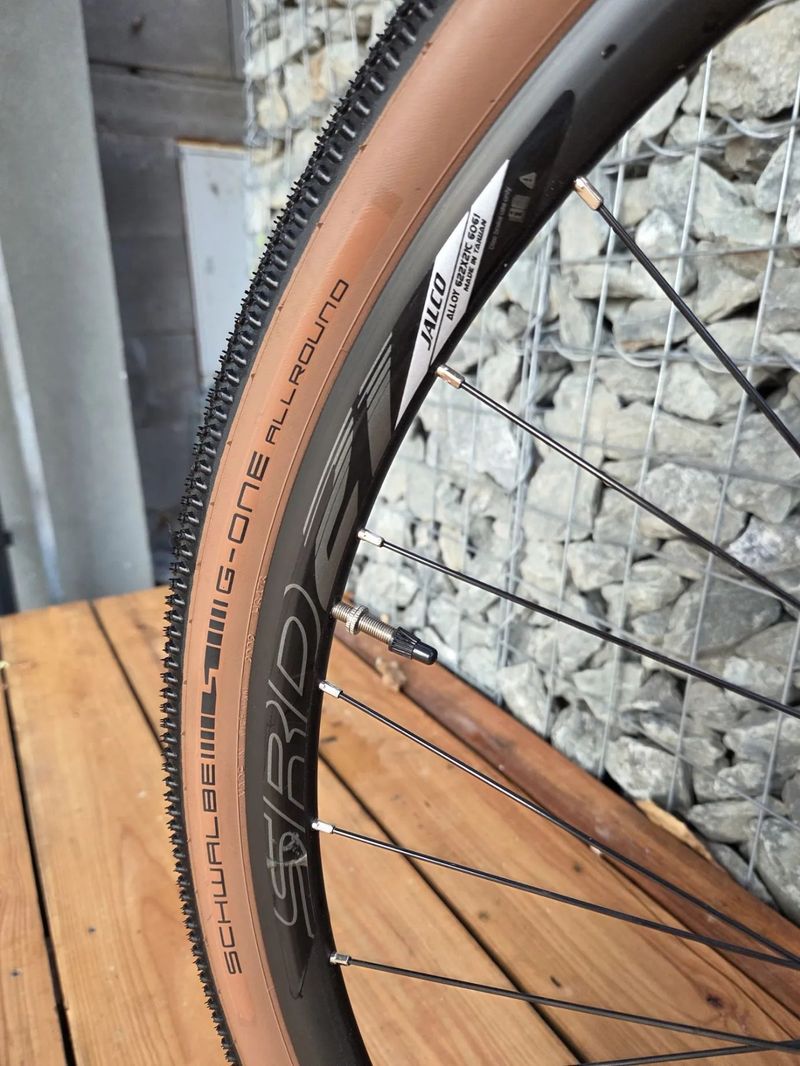 Author Aura XR5 - skvělý stav, po servisu, najeto jen 800 km!