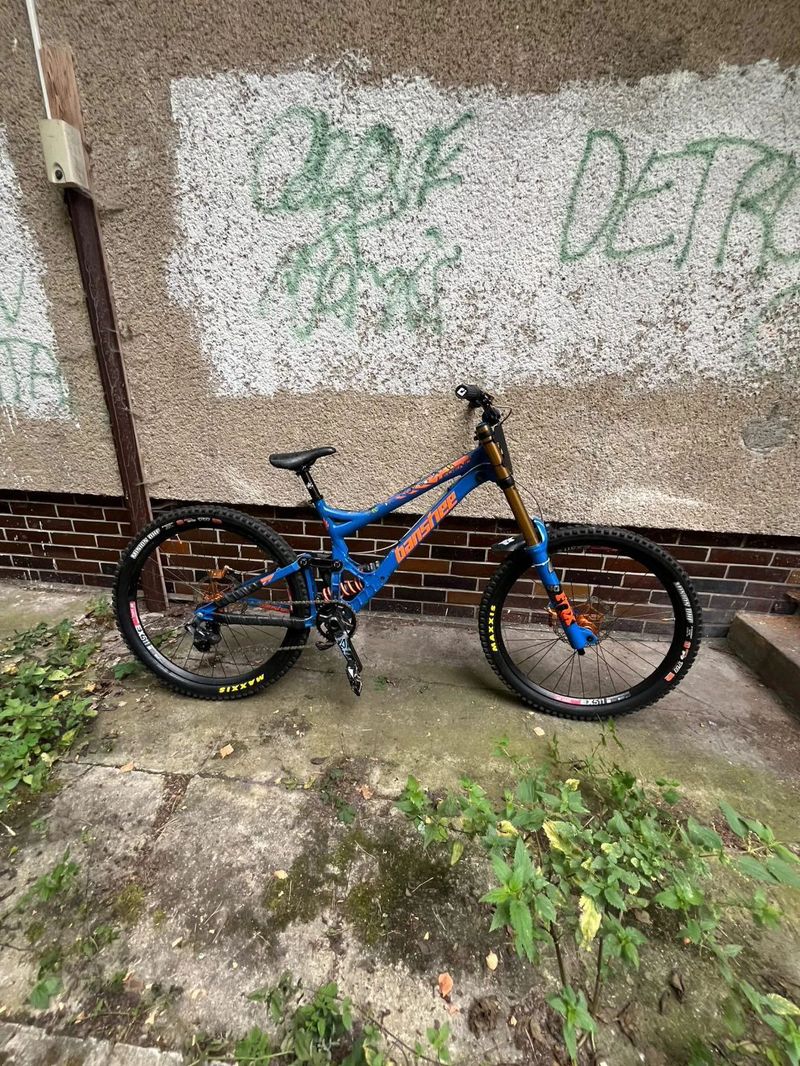 BANSHEE LEGEND RACE DOWNHILL