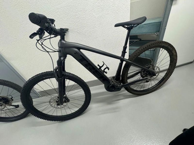 Trek Powerfly 7 Gen 4, vel. M