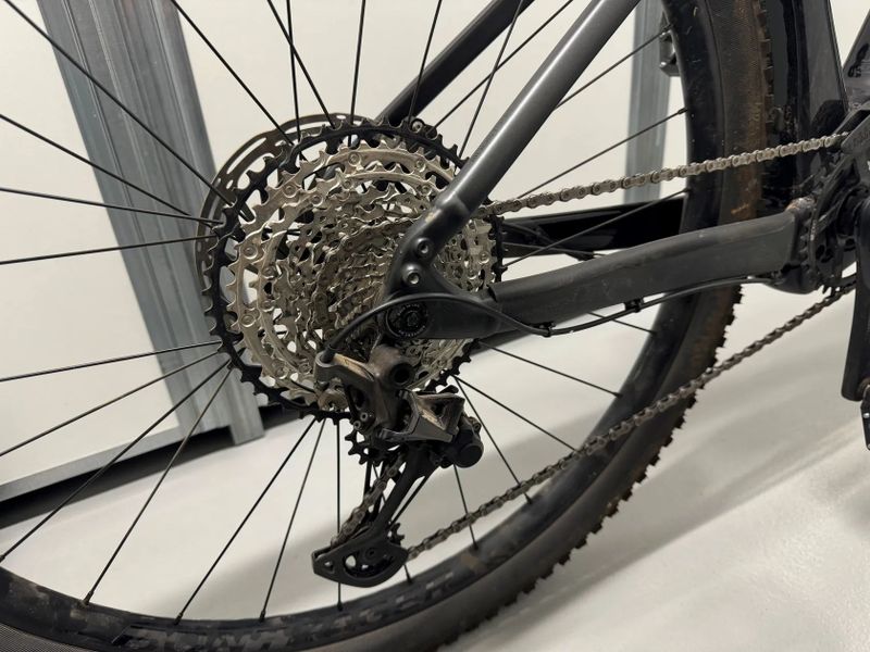 Trek Powerfly 7 Gen 4, vel. M