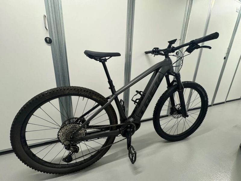 Trek Powerfly 7 Gen 4, vel. M