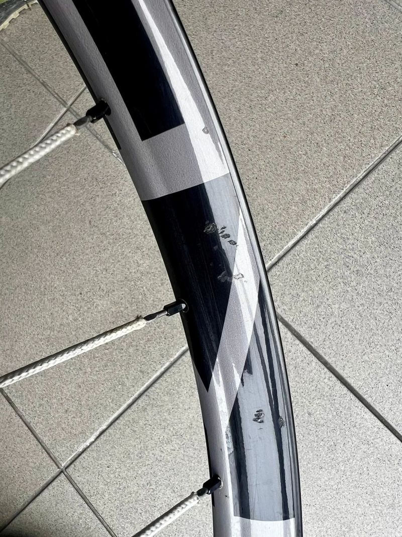 TEST karbonové výplety 29" DUKE Lucky Jack SLS5 31-28/350 / Erase HF / Berd 1.220 g (jeté 4 měsíce)