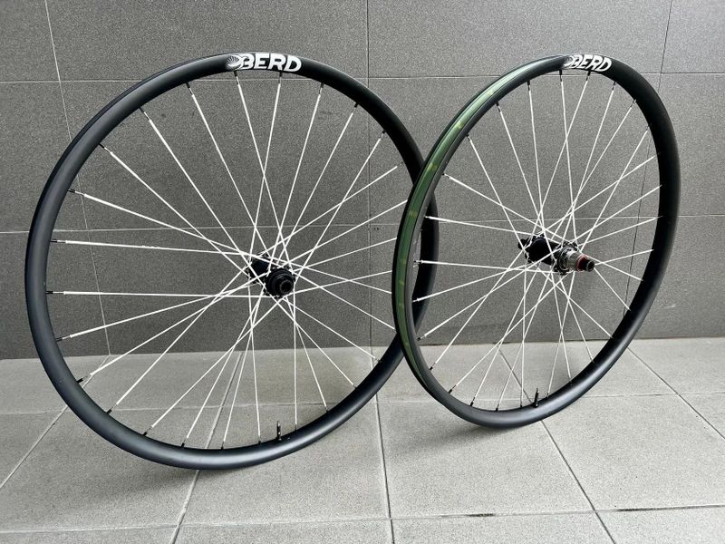 TEST karbonové výplety TailWind SLS30 / Erase HF / Berd 1.190 g (jeté 6 měsíců)
